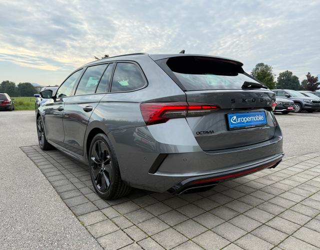 Hinten Skoda Octavia Combi 2025 H4 RS 2.0 TSI 265 DSG