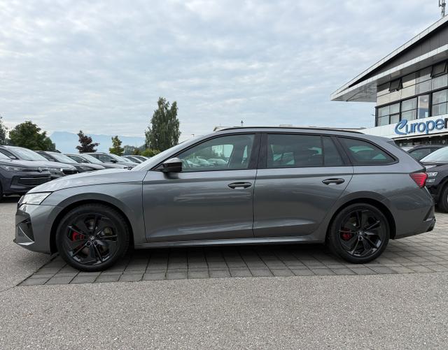Fahrerseite Skoda Octavia Combi 2025 H4 RS 2.0 TSI 265 DSG