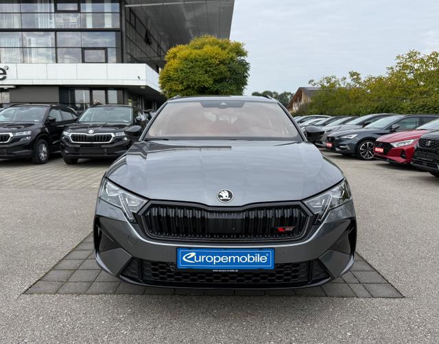 Vorne Skoda Octavia Combi 2025 H4 RS 2.0 TSI 265 DSG