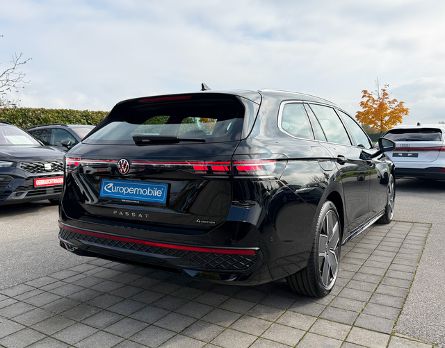 Hinten Volkswagen Passat Variant 2026 R-Line 2.0 TDI SCR 4MOTION 193 DSG