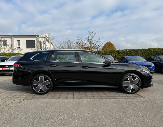 Fahrerseite Volkswagen Passat Variant 2026 R-Line 2.0 TDI SCR 4MOTION 193 DSG