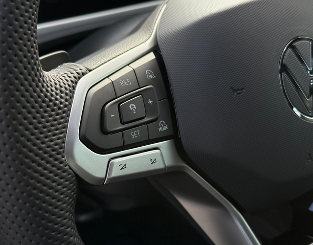 Multifunktionslenkrad Volkswagen Passat Variant 2026 R-Line 2.0 TDI SCR 4MOTION 193 DSG