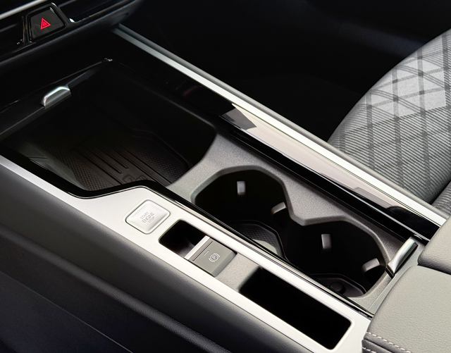 Innenraum Highlights Volkswagen Passat Variant 2026 R-Line 2.0 TDI SCR 4MOTION 193 DSG