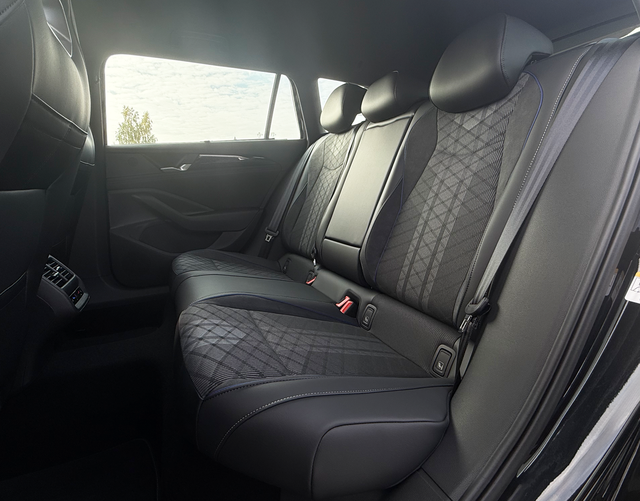 Rücksitzbank Volkswagen Passat Variant 2026 R-Line 2.0 TDI SCR 4MOTION 193 DSG