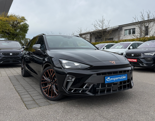 Vorne Cupra Leon Sportstourer VZ 2.0 TSI 245 kW DSG 4DRIVE