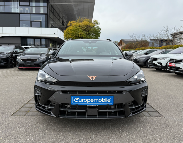 Vorne Cupra Leon Sportstourer VZ 2.0 TSI 245 kW DSG 4DRIVE