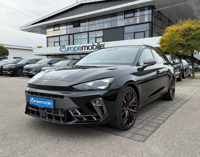 Vorne Cupra Leon Sportstourer VZ 2.0 TSI 245 kW DSG 4DRIVE