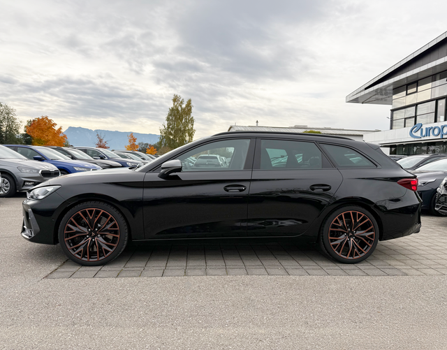 Fahrerseite Cupra Leon Sportstourer VZ 2.0 TSI 245 kW DSG 4DRIVE