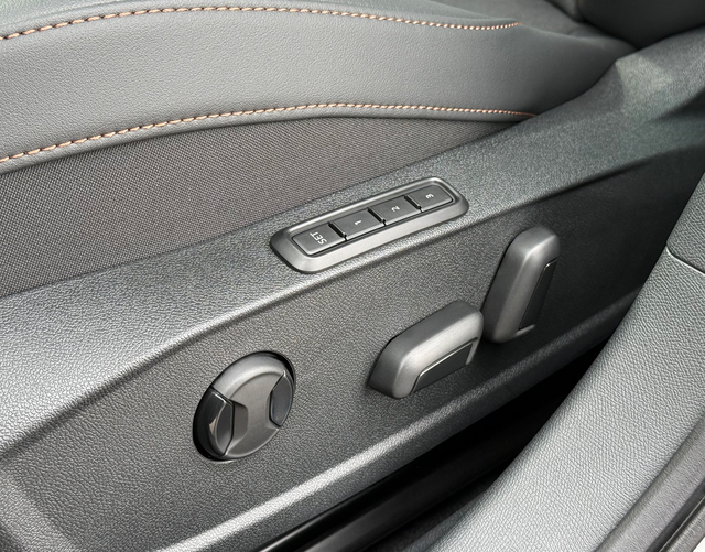 Fahrersitz elektrisch Cupra Leon Sportstourer VZ 2.0 TSI 245 kW DSG 4DRIVE