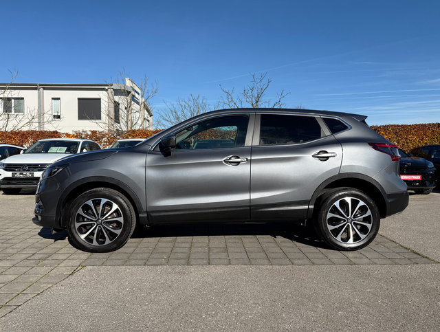 Fahrerseite Nissan Qashqai N-Connecta 1.3 DIG-T Gebrauchwagen
