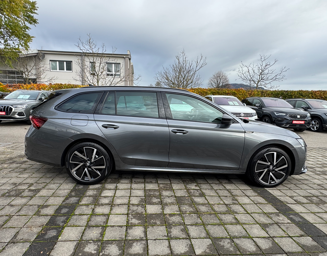 Beifahrerseite Skoda Octavia Combi 2026 SPORTLINE 1.5 TSI 110 kW mHEV DSG