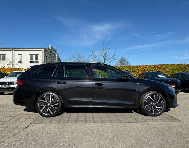 Beifahrerseite Skoda Octavia Combi 2026 SPORTLINE 1.5 TSI 110 kW mHEV DSG