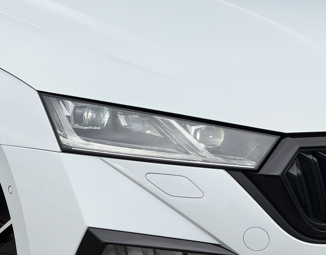 LED Scheinwerfer Skoda Octavia Combi RS iV 1.4 TSI Plug-in Hybrid DSG