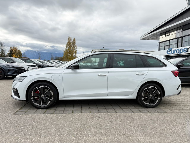 Fahrerseite Skoda Octavia Combi RS iV 1.4 TSI Plug-in Hybrid DSG