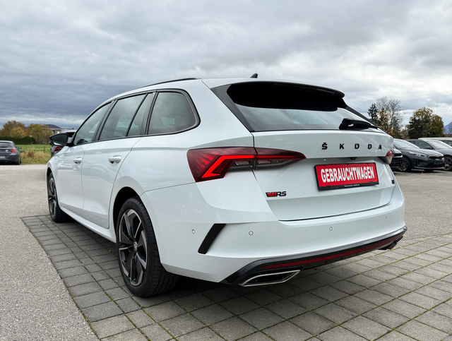 Hinten Skoda Octavia Combi RS iV 1.4 TSI Plug-in Hybrid DSG