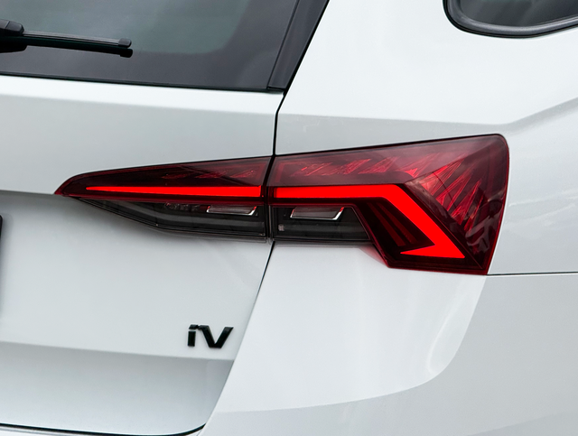 LED R&uuml;ckleuchte Skoda Octavia Combi RS iV 1.4 TSI Plug-in Hybrid DSG