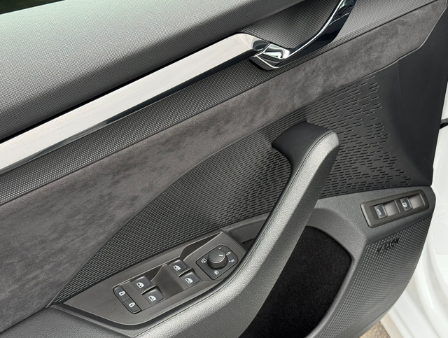 Fahrert&uuml;r Highlights Skoda Octavia Combi RS iV 1.4 TSI Plug-in Hybrid DSG