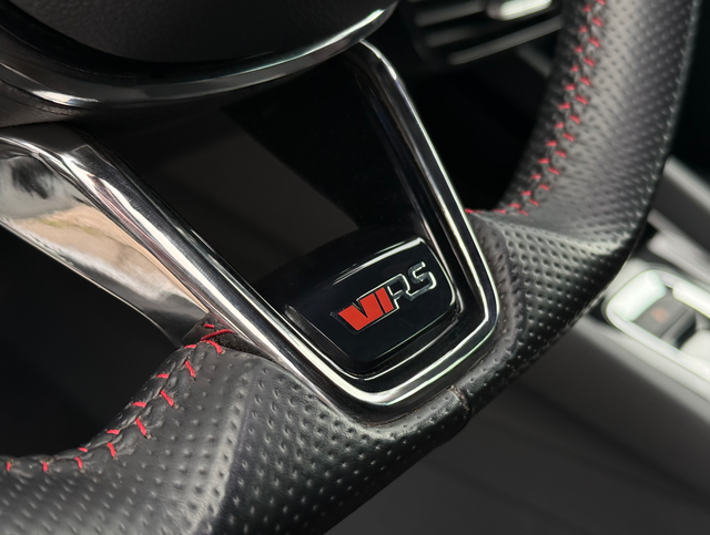 Multifunktionslenkrad Skoda Octavia Combi RS iV 1.4 TSI Plug-in Hybrid DSG