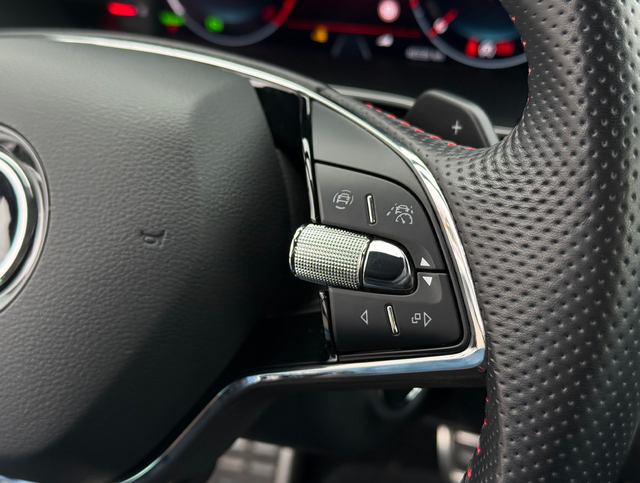 Multifunktionslenkrad Skoda Octavia Combi RS iV 1.4 TSI Plug-in Hybrid DSG