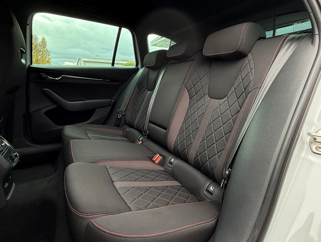 R&uuml;cksitzbank Skoda Octavia Combi RS iV 1.4 TSI Plug-in Hybrid DSG