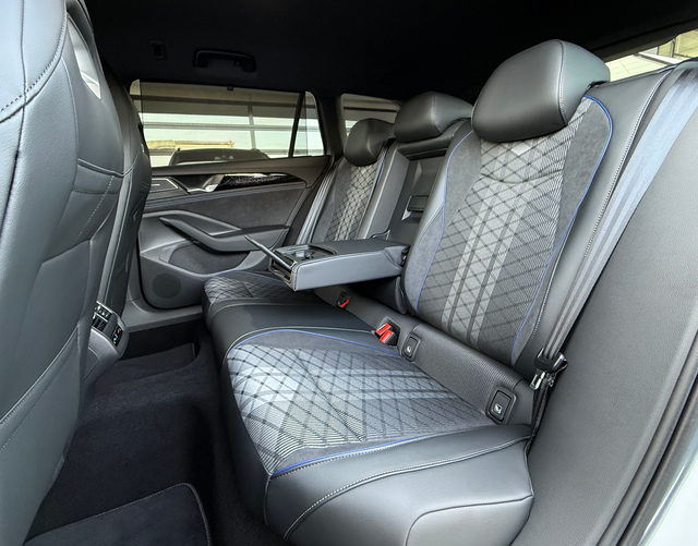 Rücksitzbank Volkswagen Passat Variant 2026 R-Line 2.0 TDI SCR 4MOTION 193 DSG