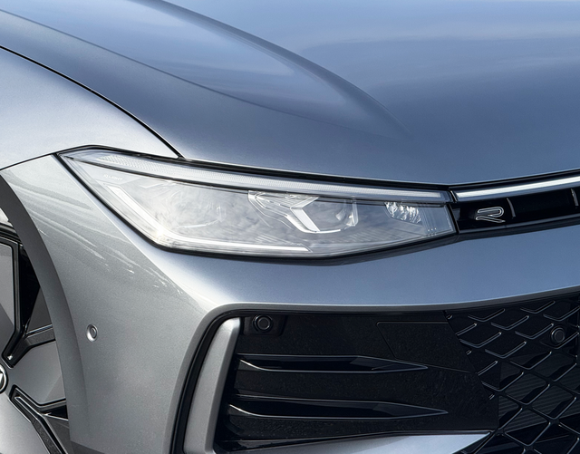 LED Scheinwerfer Volkswagen Passat Variant 2026 R-Line 2.0 TDI SCR 4MOTION 193 DSG