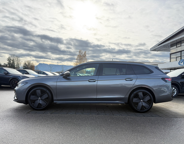 Fahrerseite Volkswagen Passat Variant 2026 R-Line 2.0 TDI SCR 4MOTION 193 DSG