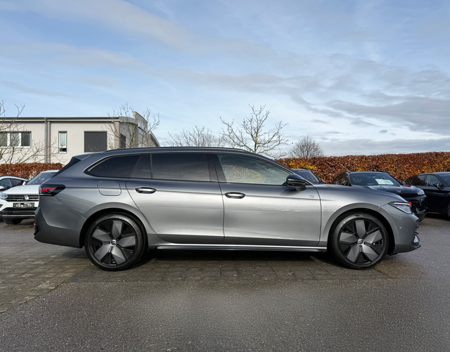 Beifahrerseite Volkswagen Passat Variant 2026 R-Line 2.0 TDI SCR 4MOTION 193 DSG