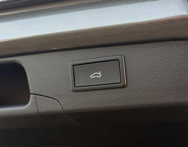 Kofferraum elektrisch Volkswagen Passat Variant 2026 R-Line 2.0 TDI SCR 4MOTION 193 DSG