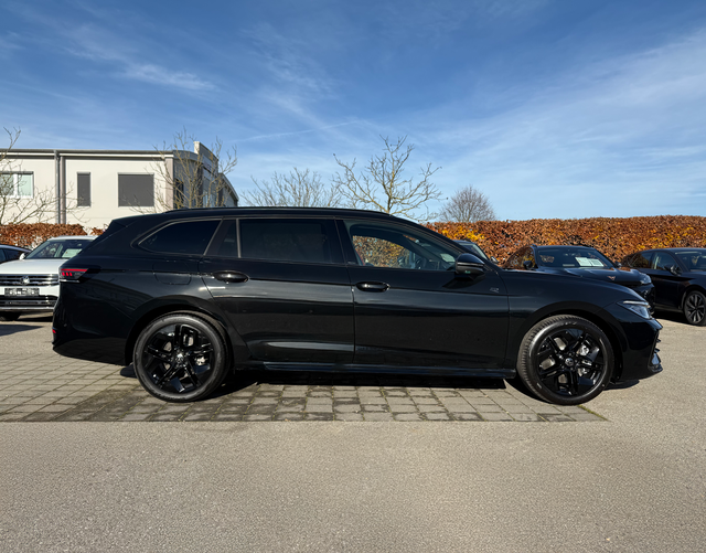 Fahrerseite Volkswagen Passat Variant 2026 R-Line 2.0 TDI SCR 4MOTION 193 DSG