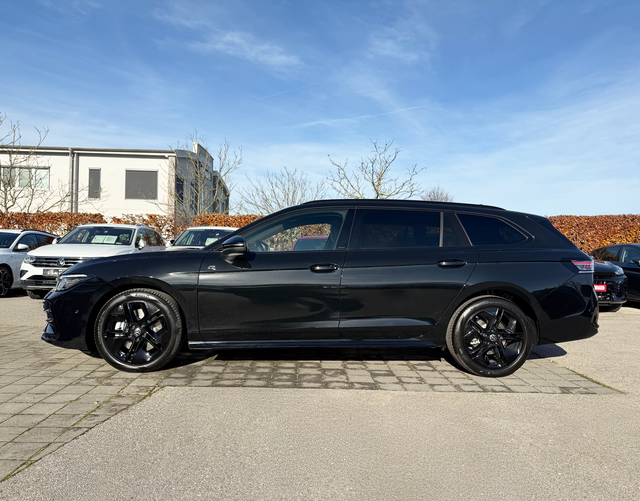 Fahrerseite Volkswagen Passat Variant 2026 R-Line 2.0 TDI SCR 4MOTION 193 DSG