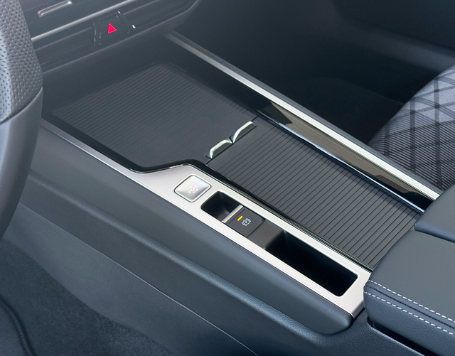 Innenraum Highlights Volkswagen Passat Variant 2026 R-Line 2.0 TDI SCR 4MOTION 193 DSG