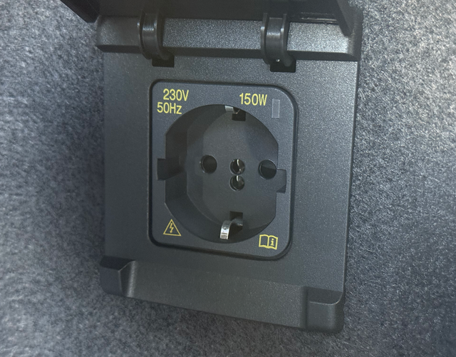 Kofferraum Steckdose Volkswagen Passat Variant 2026 R-Line 2.0 TDI SCR 4MOTION 193 DSG