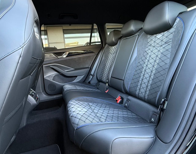 Rücksitzbank Volkswagen Passat Variant 2026 R-Line 2.0 TDI SCR 4MOTION 193 DSG