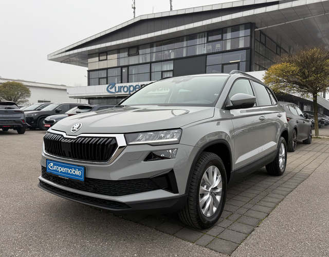 Skoda Karoq - Selection 1.5 TSI 110kW DSG (Vorlauf) AHK/PARK/WINTER/KESSY/230V/4J.GARA./TRANSPORT/UVM.