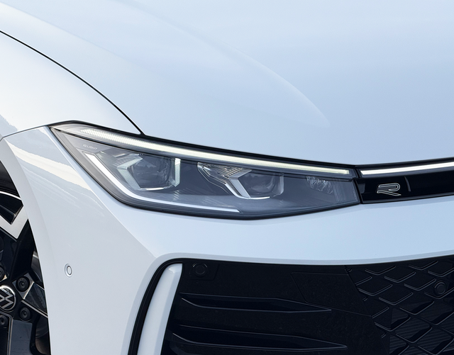 LED Scheinwerfer Volkswagen Passat Variant 2026 R-Line 2.0 TDI SCR 4MOTION 193 DSG 