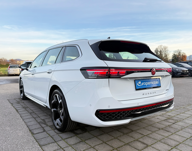Hinten Volkswagen Passat Variant 2026 R-Line 2.0 TDI SCR 4MOTION 193 DSG 