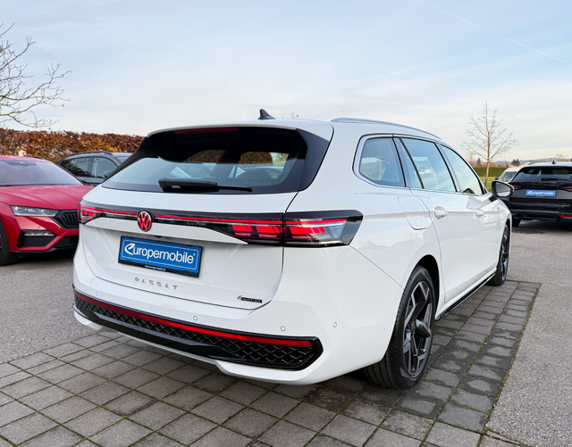 Hinten Volkswagen Passat Variant 2026 R-Line 2.0 TDI SCR 4MOTION 193 DSG 