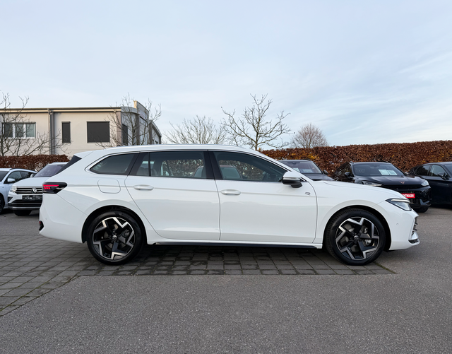 Beifahrerseite Volkswagen Passat Variant 2026 R-Line 2.0 TDI SCR 4MOTION 193 DSG 