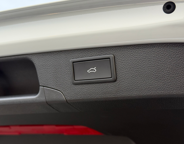 Kofferraum elektrisch Volkswagen Passat Variant 2026 R-Line 2.0 TDI SCR 4MOTION 193 DSG 