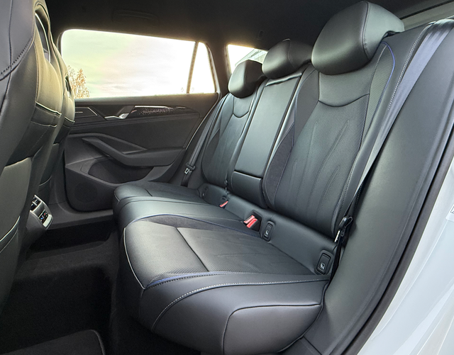 Rücksitzbank Volkswagen Passat Variant 2026 R-Line 2.0 TDI SCR 4MOTION 193 DSG 