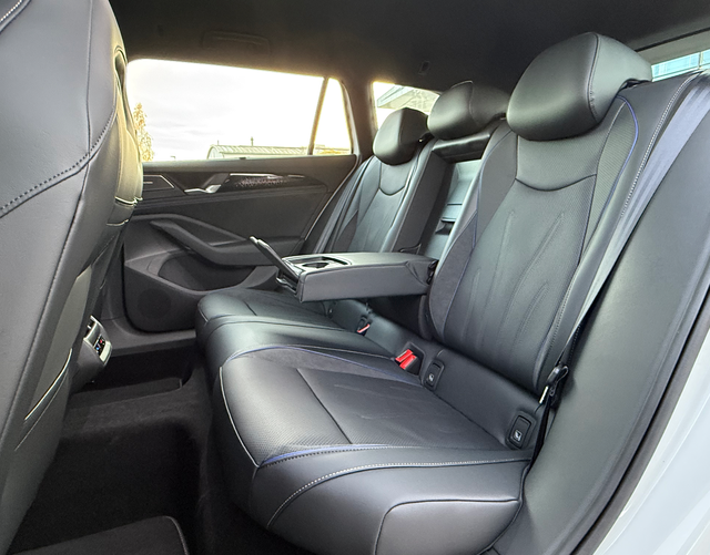 Rücksitzbank Volkswagen Passat Variant 2026 R-Line 2.0 TDI SCR 4MOTION 193 DSG 