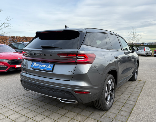 Hinten Skoda Kodiaq H10 SPORTLINE 2.0 TDI DSG 4x4 142 kW