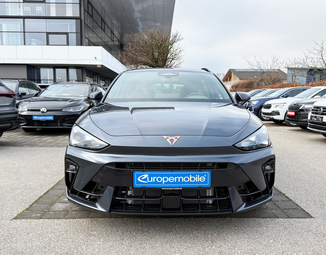 Vorne Cupra Leon Sportstourer VZ EXTREME 2.0 TSI 245 kW DSG 4DRIVE 