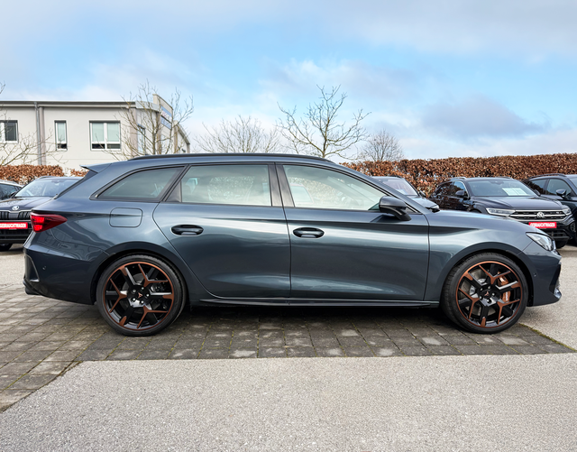 Beifahrerseite Cupra Leon Sportstourer VZ EXTREME 2.0 TSI 245 kW DSG 4DRIVE 