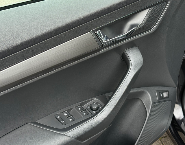 Fahrert&uuml;r Highlights Skoda Karoq Style PREMIUM