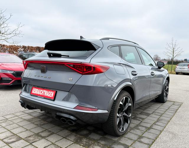 Hinten Cupra Formentor VZ 2.0 TSI 4Drive 310 PS DSG 