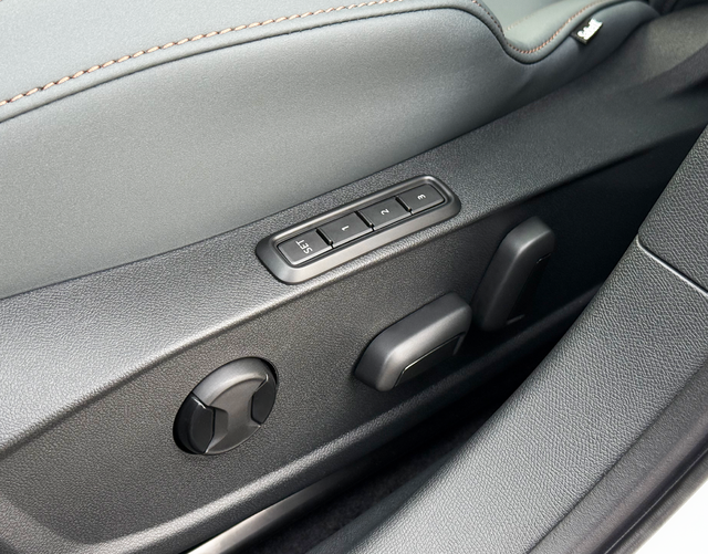 Fahrersitz elektrisch Cupra Leon Sportstourer VZ EXTREME 2.0 TSI 245 kW DSG 4DRIVE