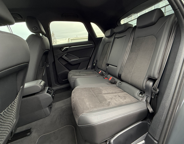 R&uuml;cksitzbank Audi Q3 advanced 35 TFSI S tronic