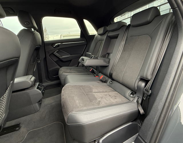 R&uuml;cksitzbank Audi Q3 advanced 35 TFSI S tronic